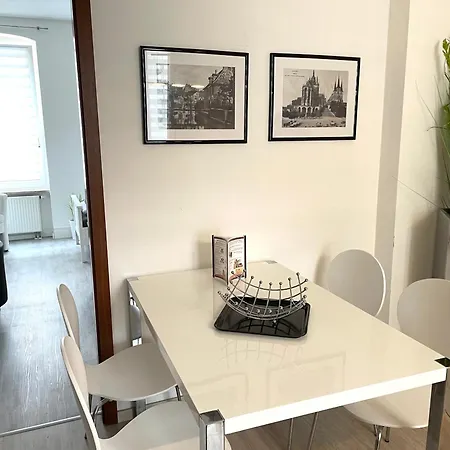 Am Walkstrom - 2 Schlafzimmer - 4 Personen - Gratis Stellplatz - Wlan - Smart-tv * Ερφούρτη