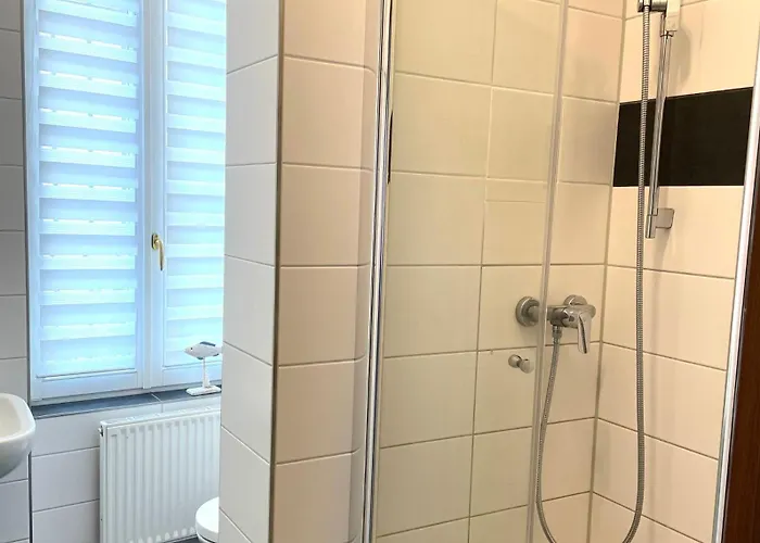 Am Walkstrom - 2 Schlafzimmer - 4 Personen - Gratis Stellplatz - Wlan - Smart-tv * ארפורט